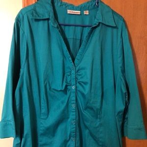 Women’s blouse V Neck Button Up front— 26/28